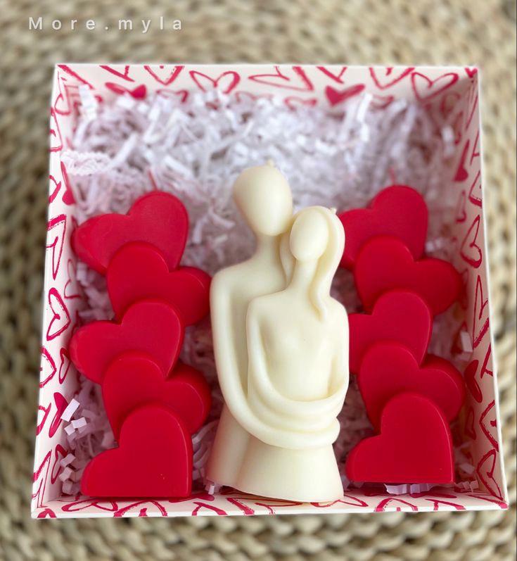 Love Hugging Couple Candle