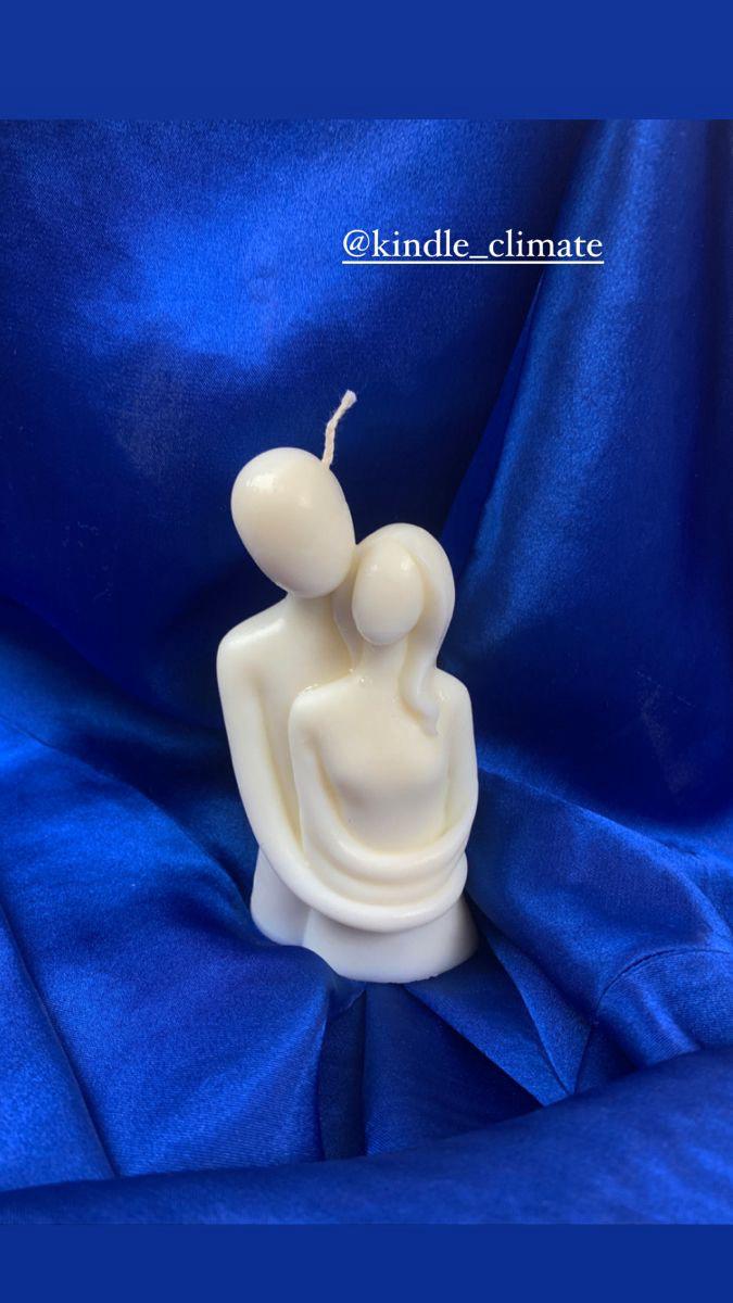 Love Hugging Couple Candle